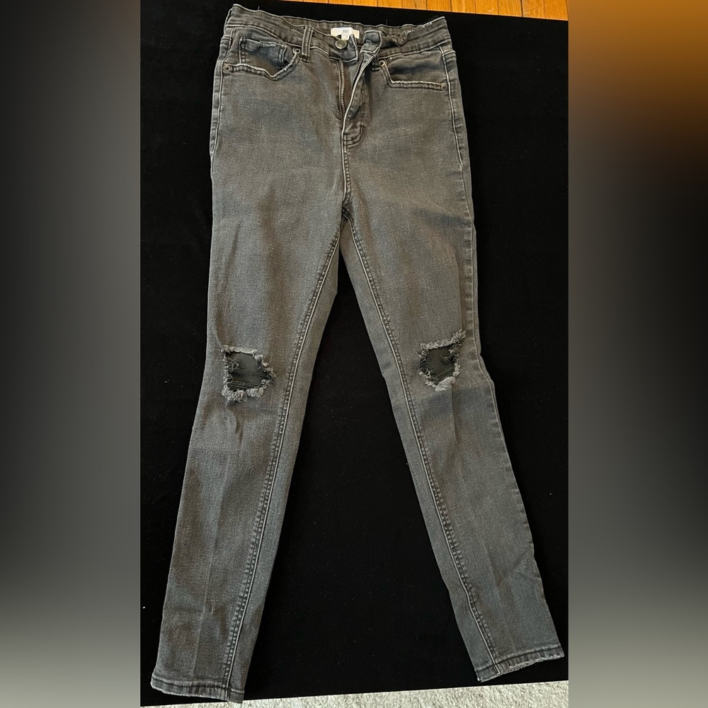 BP Gray Skinny Jeans with Vintage Distressed Style